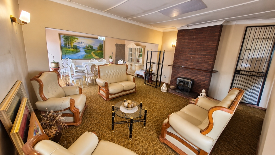 5 Bedroom Property for Sale in Meiringspark North West